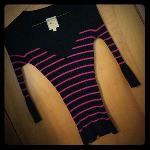 Comfy V-neck 3/4 sleeve sweater